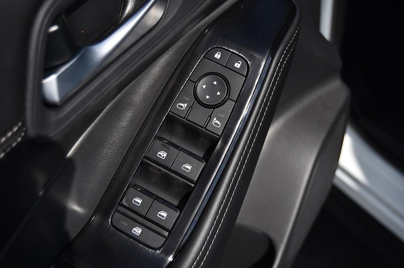 Nissan Rogue Vehicle Image 09