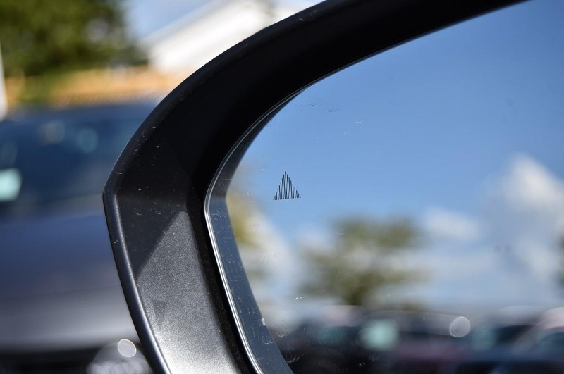 Nissan Rogue Vehicle Image 10