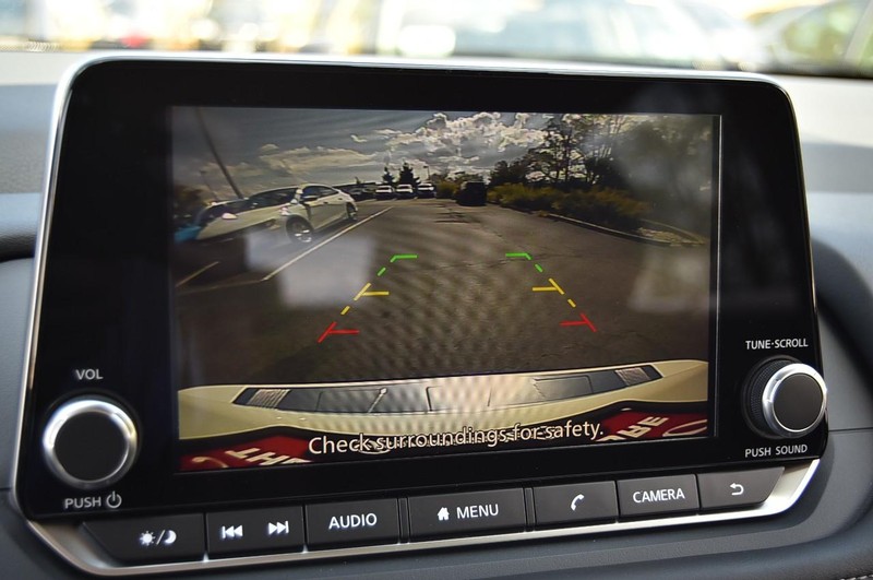 Nissan Rogue Vehicle Image 13