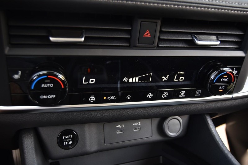 Nissan Rogue Vehicle Image 15