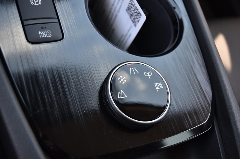 Nissan Rogue Vehicle Image 17