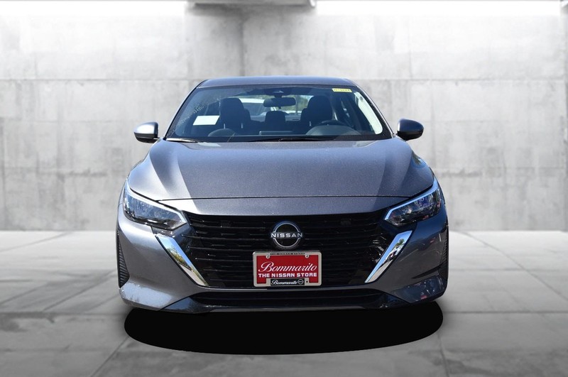 Nissan Sentra Vehicle Image 04