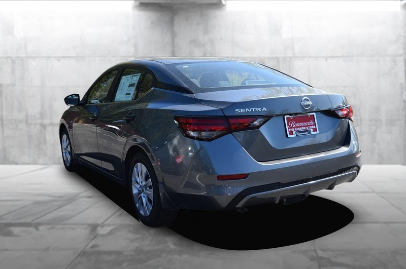 Nissan Sentra Vehicle Image 07