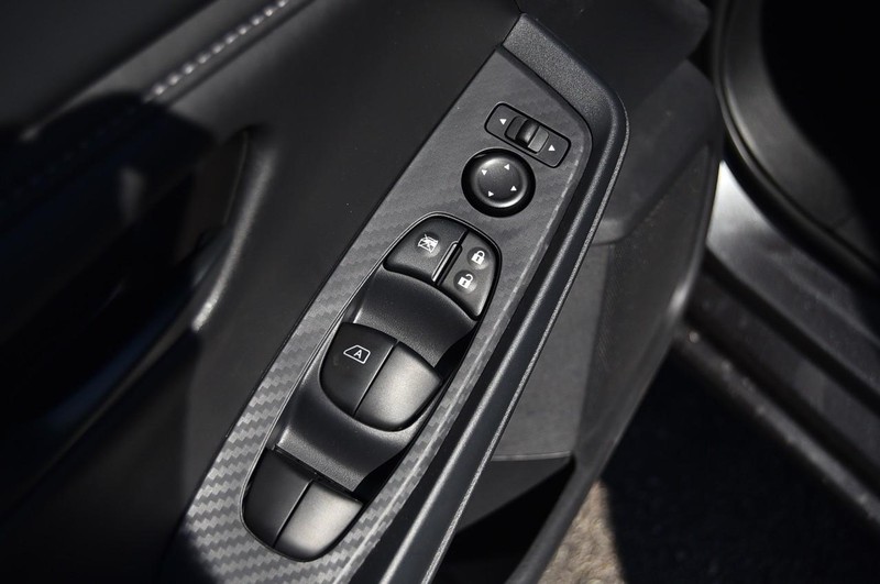 Nissan Sentra Vehicle Image 09