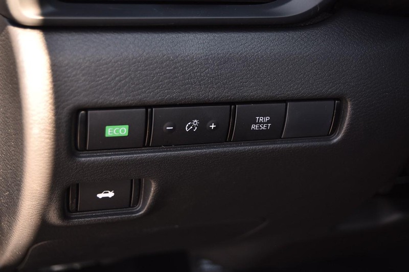 Nissan Sentra Vehicle Image 11