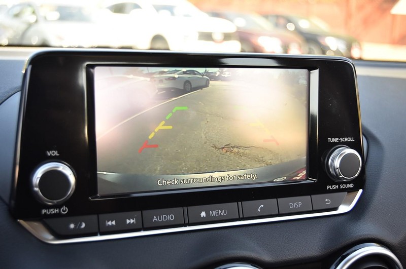 Nissan Sentra Vehicle Image 13