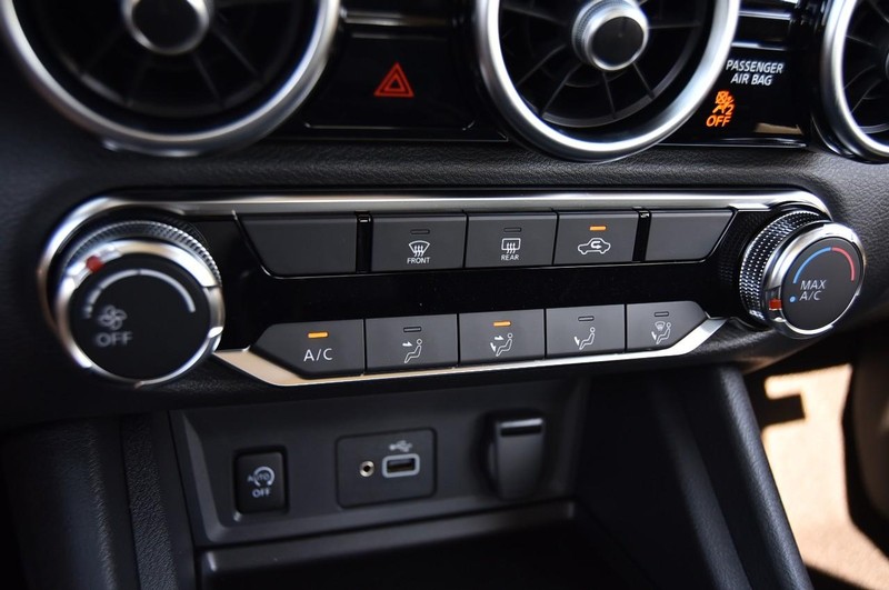 Nissan Sentra Vehicle Image 15