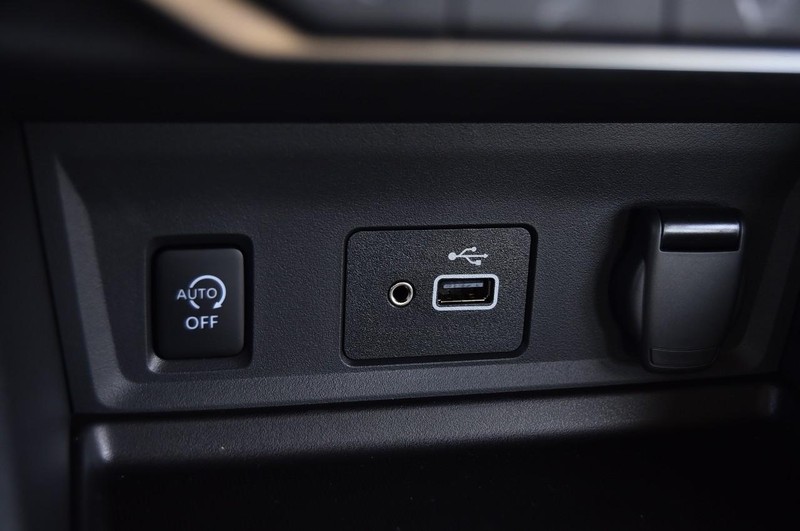 Nissan Sentra Vehicle Image 16