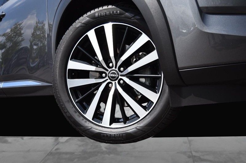 Nissan Pathfinder Vehicle Image 03