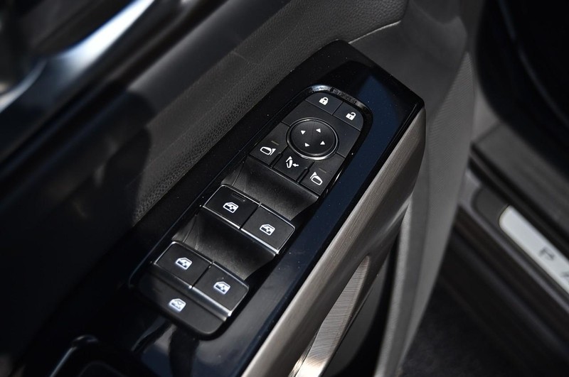 Nissan Pathfinder Vehicle Image 10