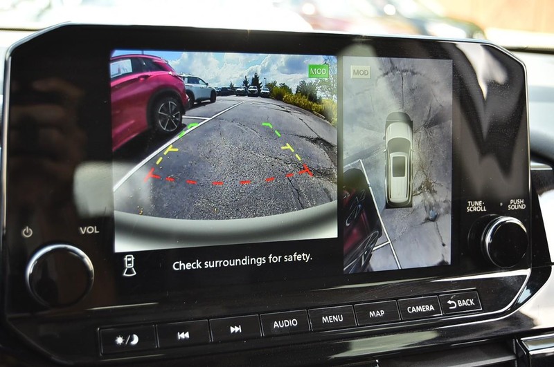 Nissan Pathfinder Vehicle Image 15