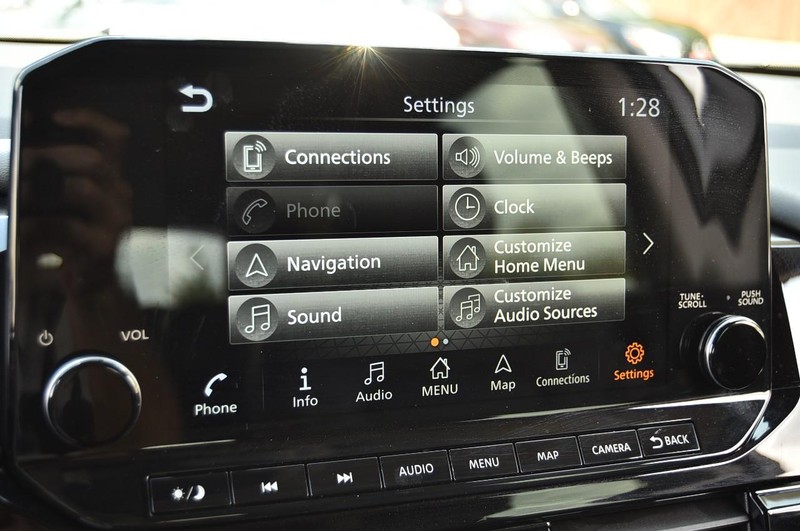 Nissan Pathfinder Vehicle Image 16