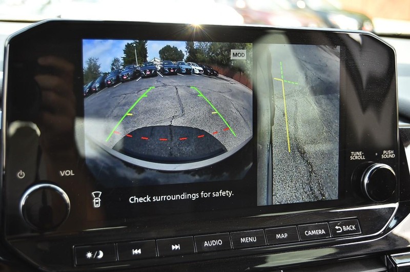 Nissan Pathfinder Vehicle Image 17