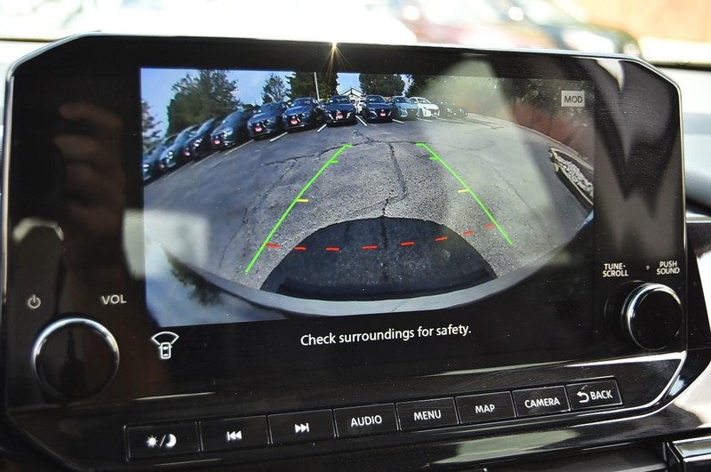 Nissan Pathfinder Vehicle Image 18