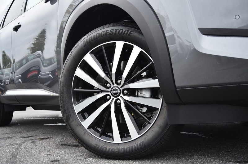 Nissan Pathfinder Vehicle Image 03