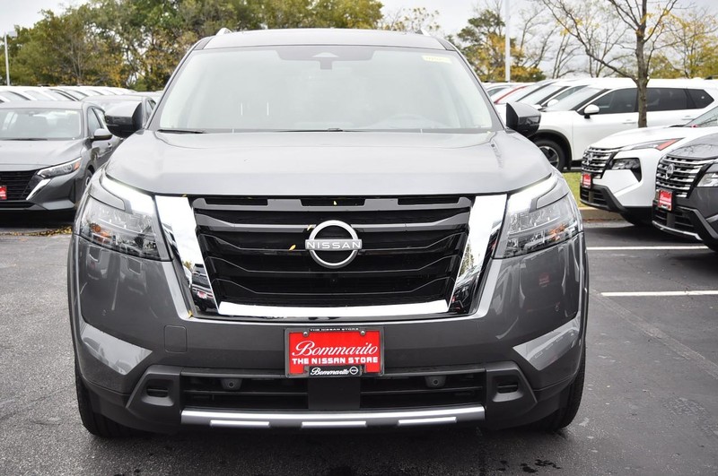 Nissan Pathfinder Vehicle Image 04