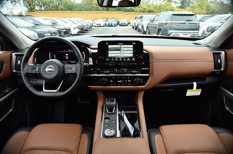 Nissan Pathfinder Vehicle Image 08