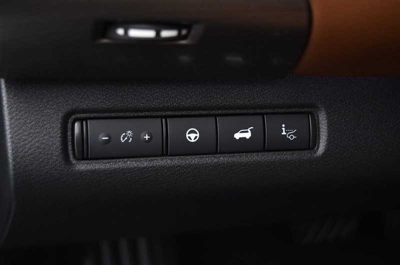 Nissan Pathfinder Vehicle Image 12