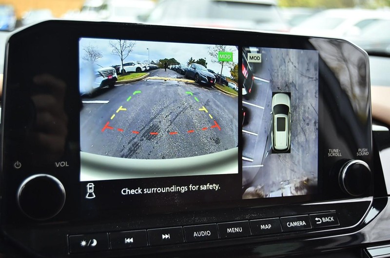 Nissan Pathfinder Vehicle Image 14