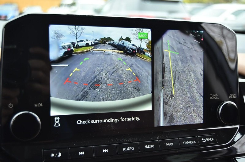 Nissan Pathfinder Vehicle Image 15