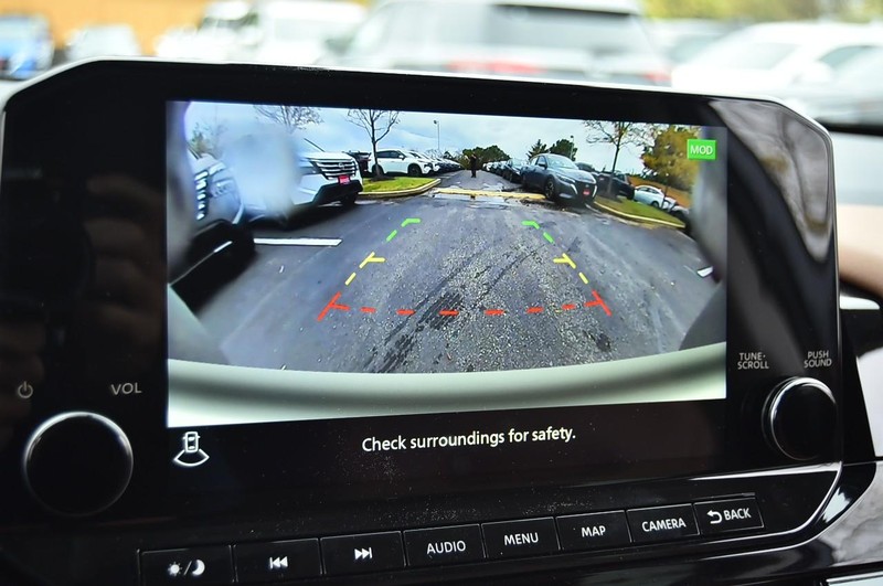 Nissan Pathfinder Vehicle Image 16