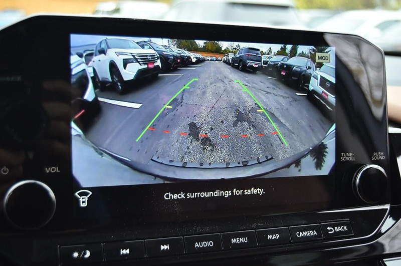 Nissan Pathfinder Vehicle Image 17