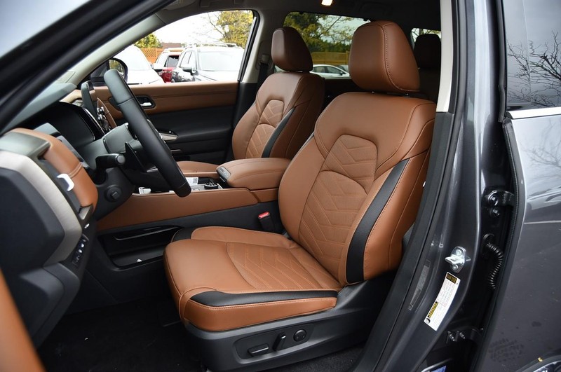 Nissan Pathfinder Vehicle Image 24