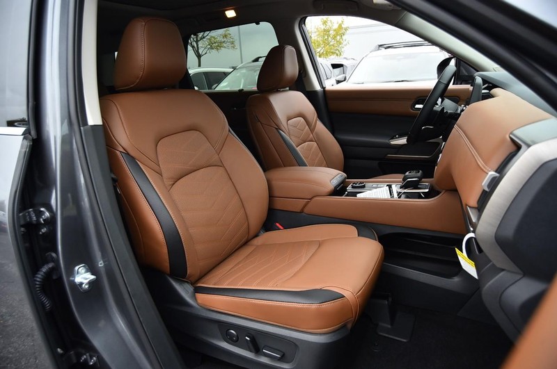 Nissan Pathfinder Vehicle Image 25