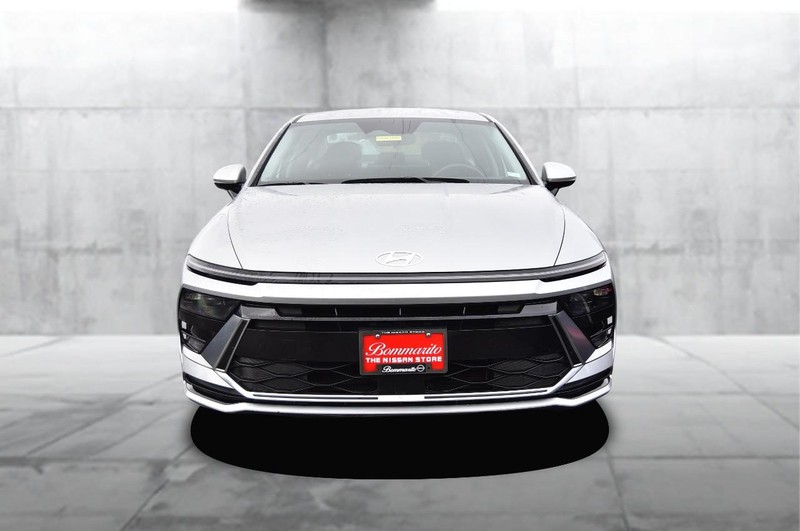 Hyundai Sonata Hybrid Vehicle Image 04