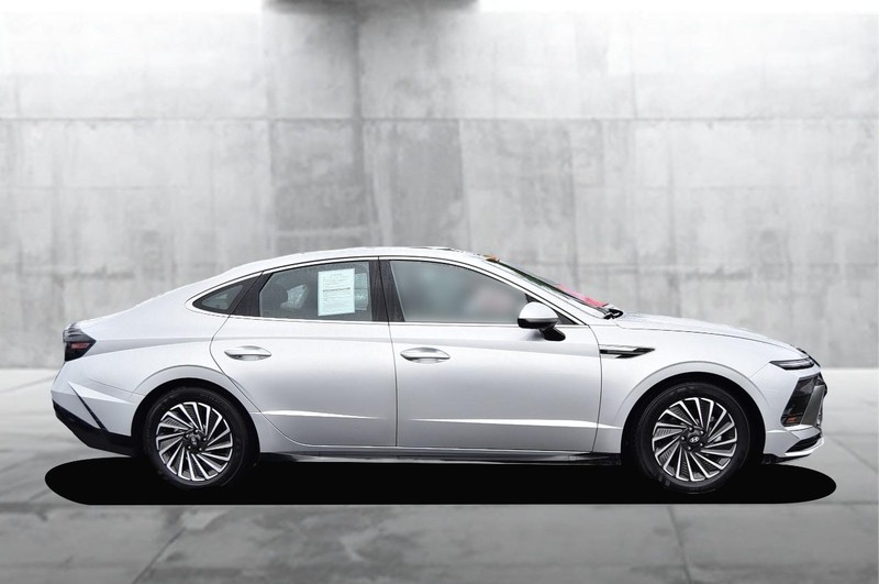 Hyundai Sonata Hybrid Vehicle Image 05