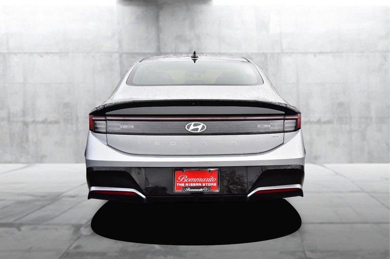 Hyundai Sonata Hybrid Vehicle Image 06