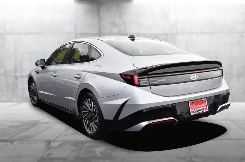 Hyundai Sonata Hybrid Vehicle Image 07