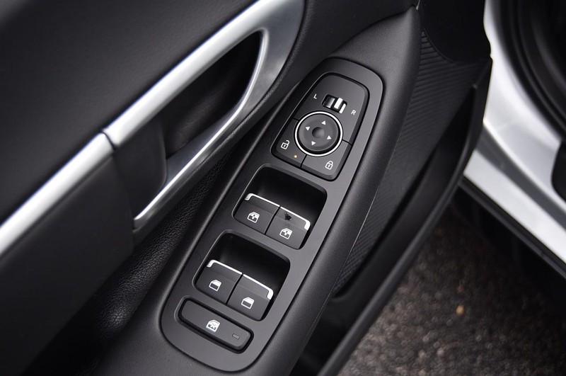 Hyundai Sonata Hybrid Vehicle Image 09