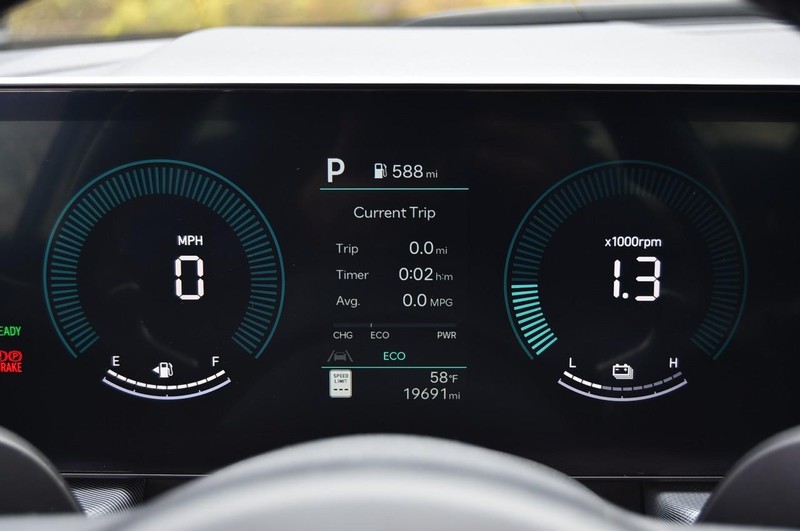 Hyundai Sonata Hybrid Vehicle Image 12