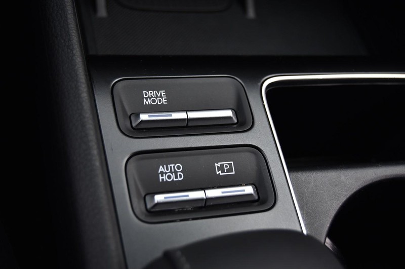 Hyundai Sonata Hybrid Vehicle Image 17