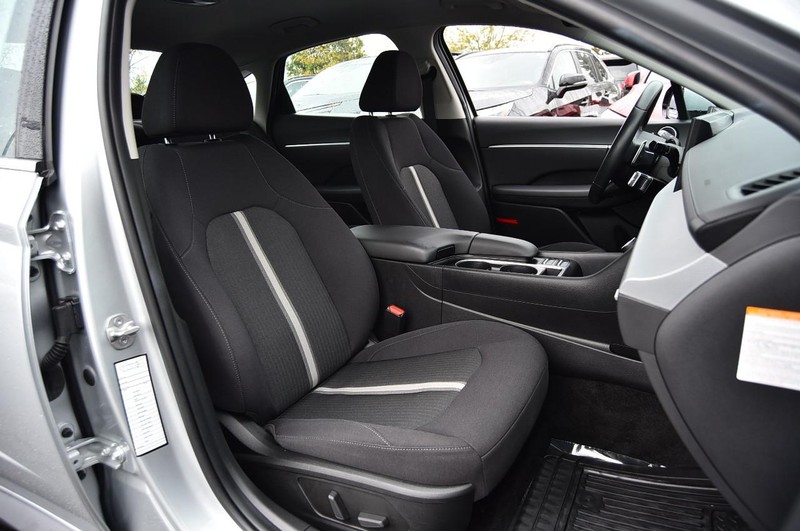 Hyundai Sonata Hybrid Vehicle Image 21