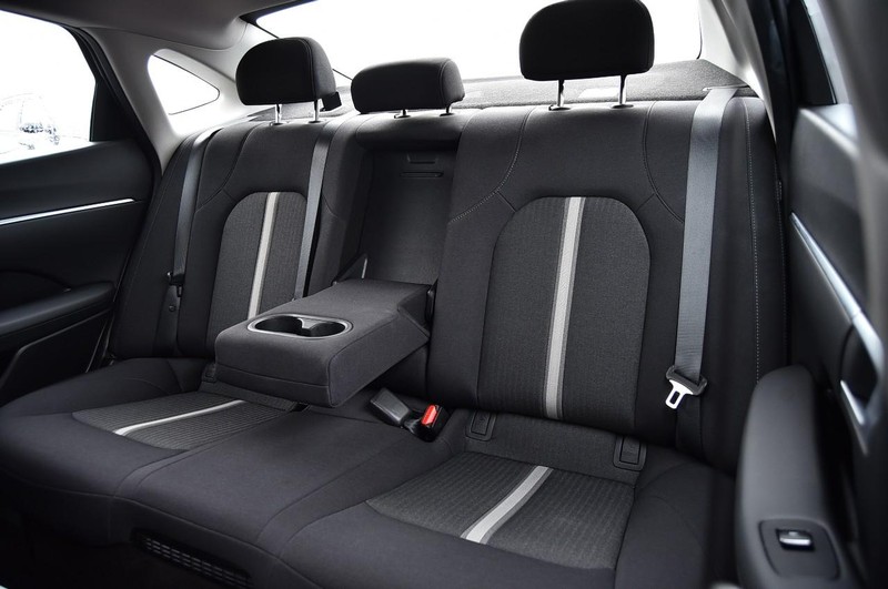 Hyundai Sonata Hybrid Vehicle Image 22