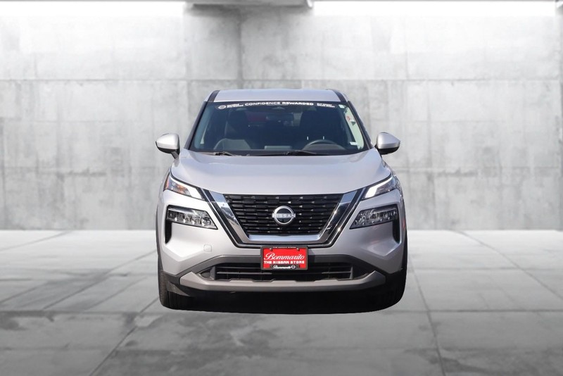 Nissan Rogue Vehicle Full-screen Gallery Image 4