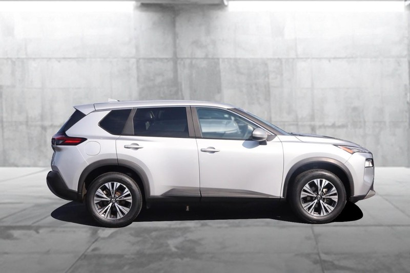 Nissan Rogue Vehicle Full-screen Gallery Image 5