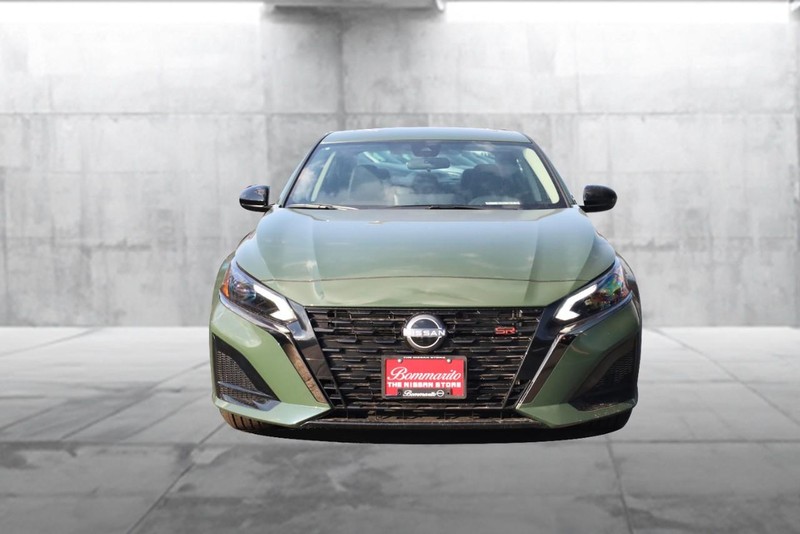 Nissan Altima Vehicle Image 04