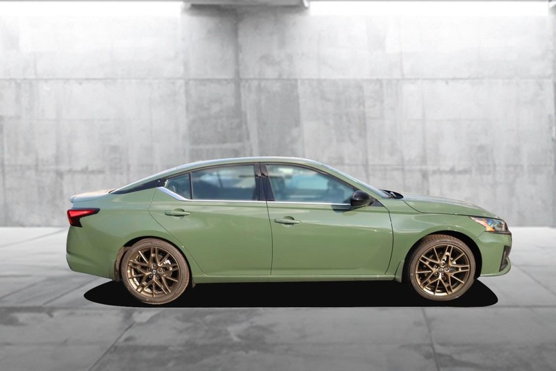 Nissan Altima Vehicle Image 05