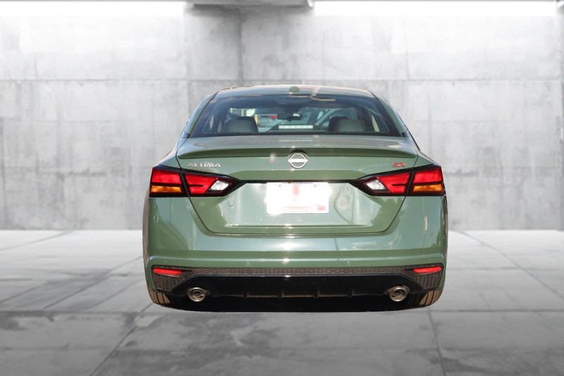 Nissan Altima Vehicle Image 06
