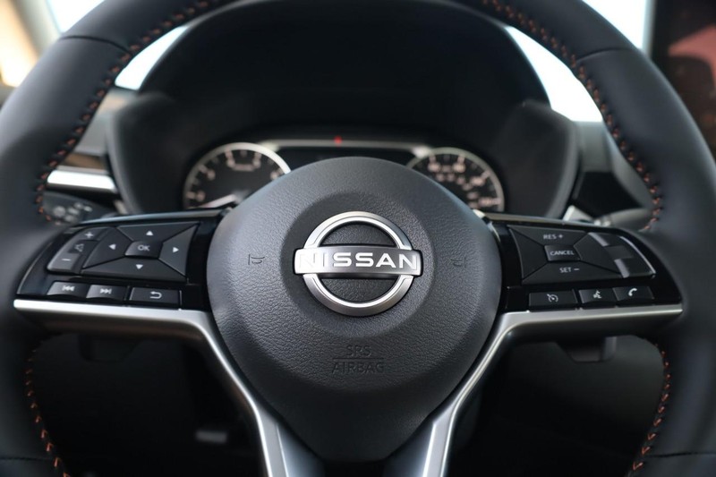 Nissan Altima Vehicle Image 10