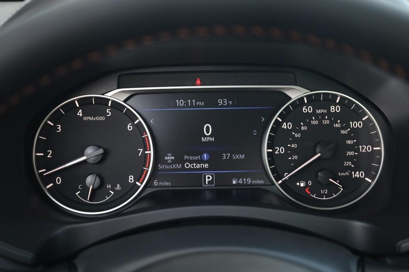 Nissan Altima Vehicle Image 11