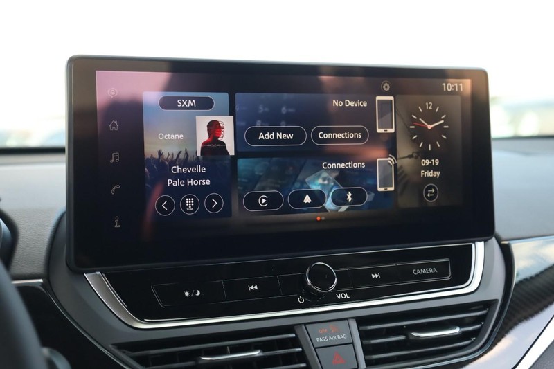 Nissan Altima Vehicle Image 12