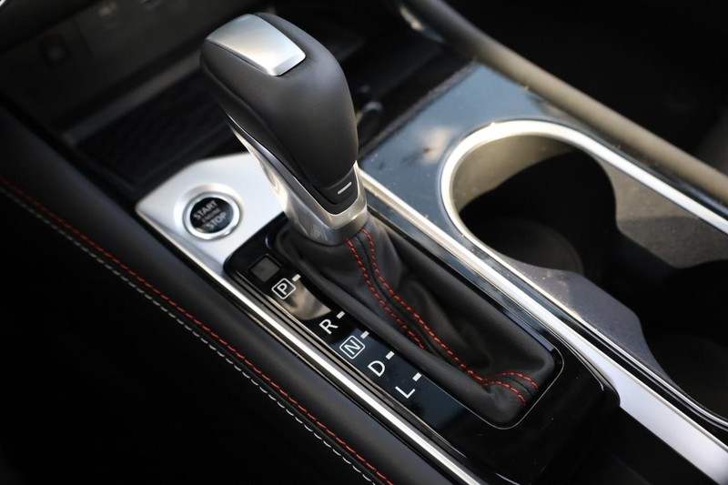 Nissan Altima Vehicle Image 16