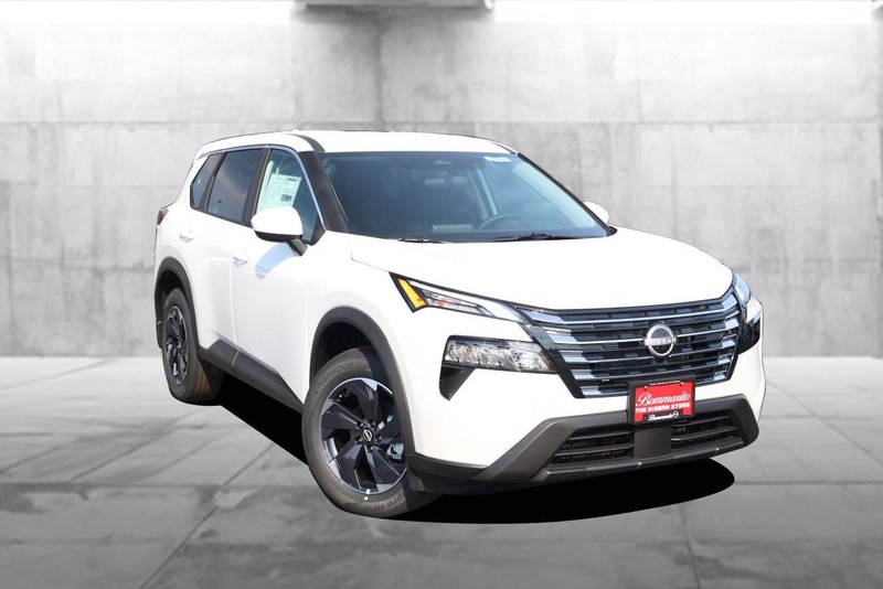 Nissan Rogue Vehicle Image 02