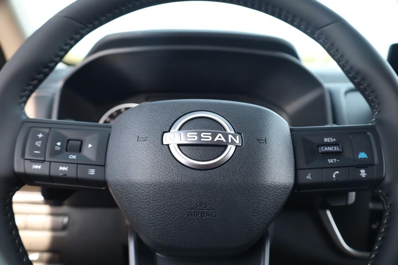 Nissan Rogue Vehicle Image 09