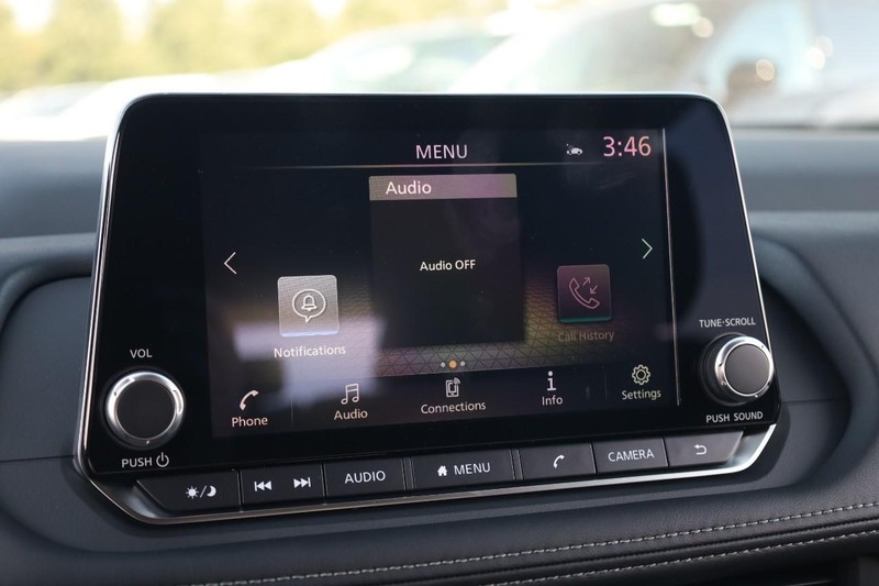 Nissan Rogue Vehicle Image 11