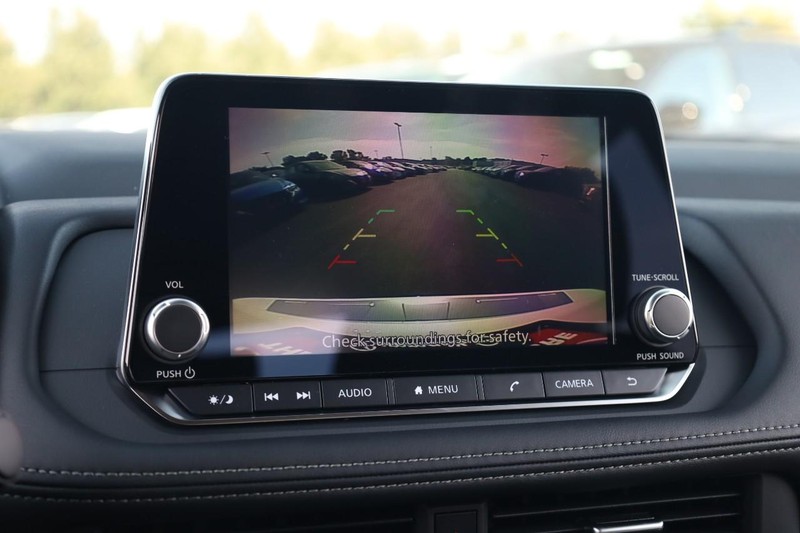 Nissan Rogue Vehicle Image 12